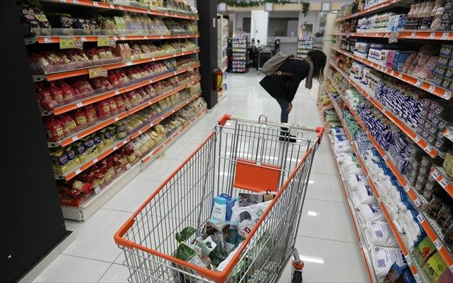 Μειώνεται ο ΦΠΑ: Σε ποια προϊόντα μειώνεται από τη Δευτέρα