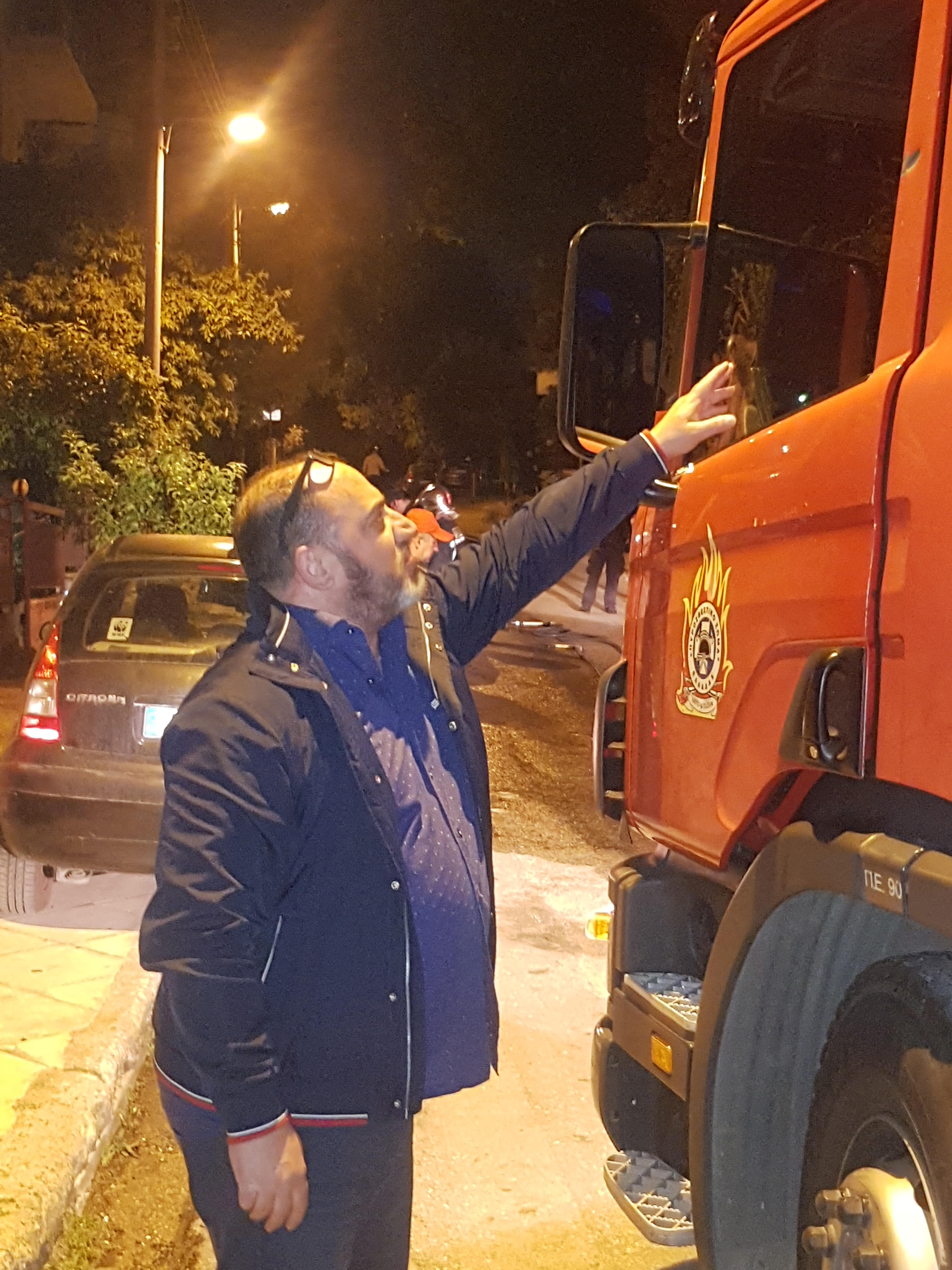 Φωτιά ξέσπασε το βράδυ της Τρίτης σε σταθμευμένο Ι.Χ. στην οδό Πλάτωνος
