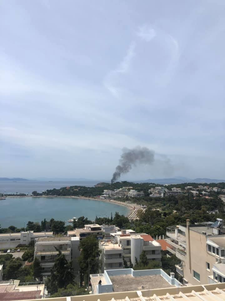 Βουλιαγμένη: Φωτιά σε τροχόσπιτο