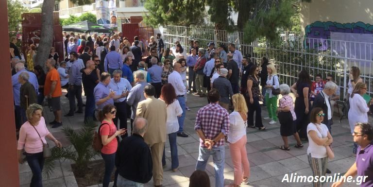 Οι κάλπες άνοιξαν: Οι Αλιμιώτες και οι Αλιμιώτισσες γεμίζουν από το πρωί τα εκλογικά κέντρα