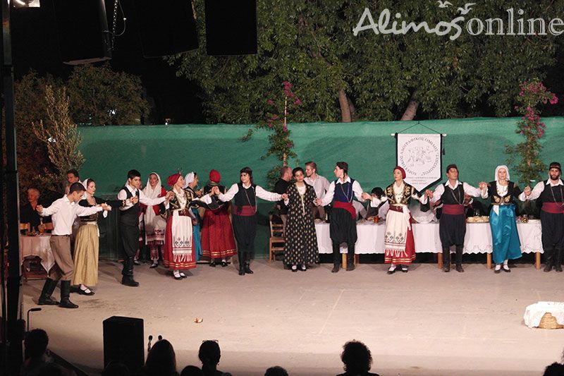 Μουσικοχορευτική παράσταση του Χ.Λ.Ο «ΣΤΗΣΙΧΟΡΟΣ» με τίτλο «Πλουμίδια και ξομπλιάσματα..στο γύρισμα του κύκλου»