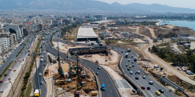 Έκλεισε η παραλιακή προς Πειραιά στο ύψος του Ειρήνης και Φιλίας -Απίστευτο κυκλοφοριακό
