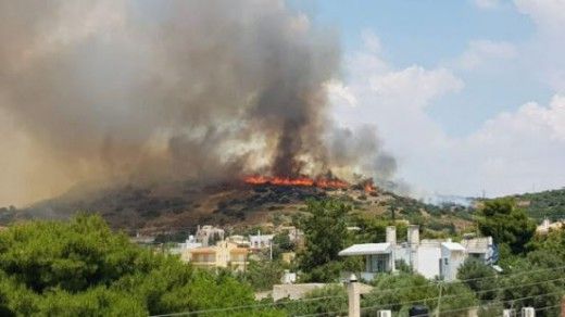 Yπό μερικό έλεγχο η φωτιά στο Λαγονήσι – Έγινε μία προσαγωγή ηλικιωμένου