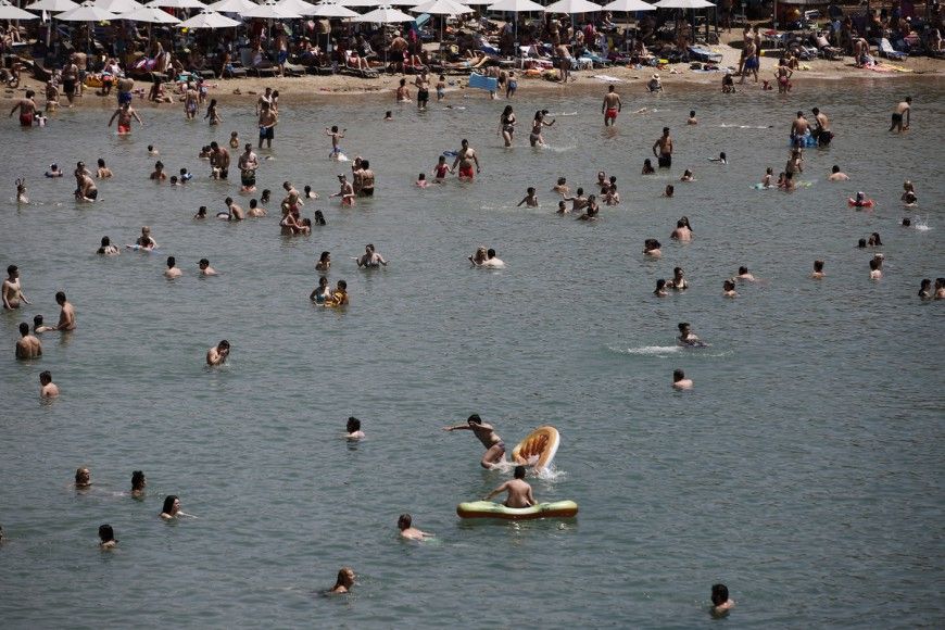 Το αδιαχώρητο σήμερα στις παραλίες