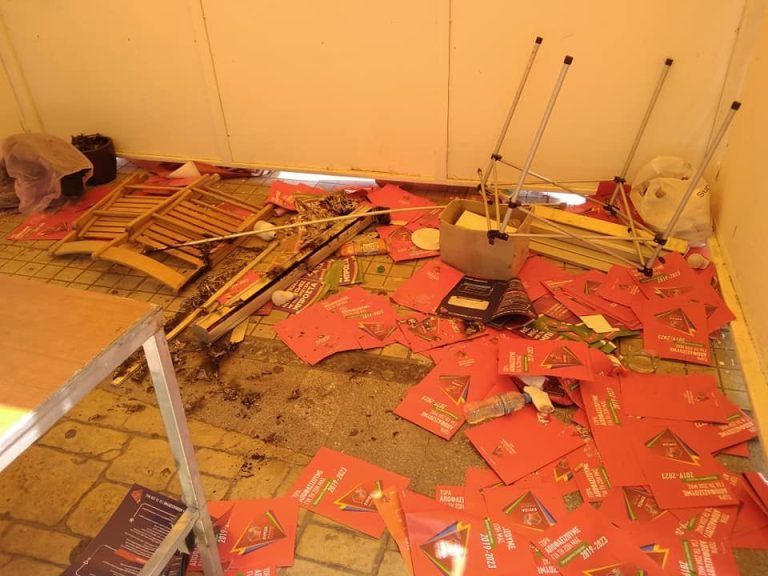 Άγνωστοι βανδάλισαν τα προεκλογικά περίπτερα στην Αγορά της Θουκυδίδου