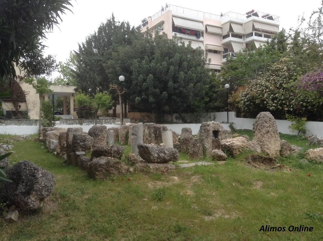 Εσπερινός μέσα στα ερείπια της αρχαίας εκκλησίας Αγίων Αποστόλων Τραχώνων Αλίμου