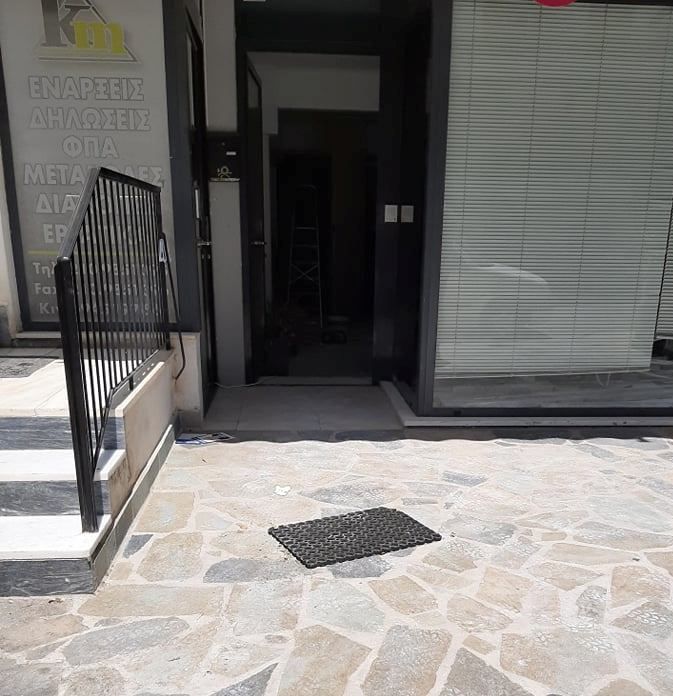 Ένας χώρος για μακιγιάζ και τατουάζ φρυδιών ετοιμάζεται στον Άλιμο