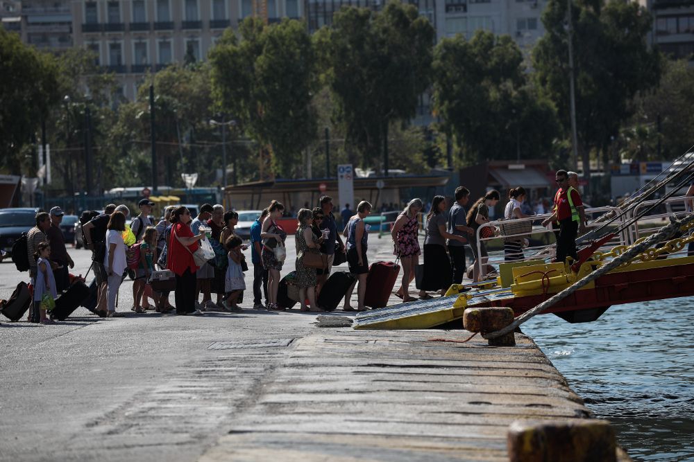  Πάνω από 45.000 Αθηναίοι έφυγαν για τα νησιά