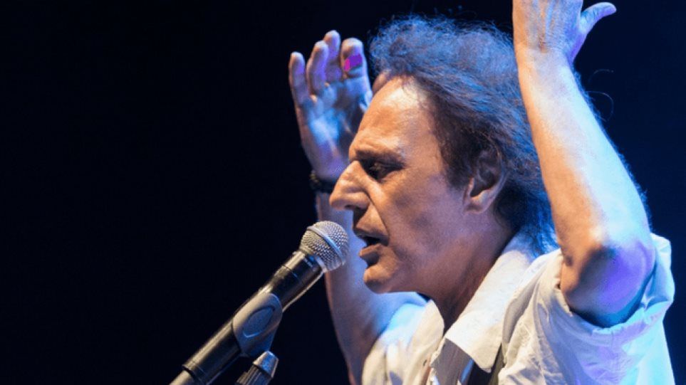 Δωρεάν συναυλία του Βασίλη Παπακωνσταντίνου, απόψε στη Γλυφάδα