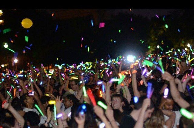To bar «Εκεί» παίρνει τα glow stick και «κατεβαίνει» για ακόμη ένα πάρτι στον Άλιμο