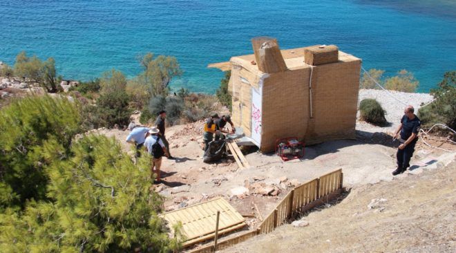 Η «μάχη» της καντίνας στα Λιμανάκια της Βουλιαγμένης