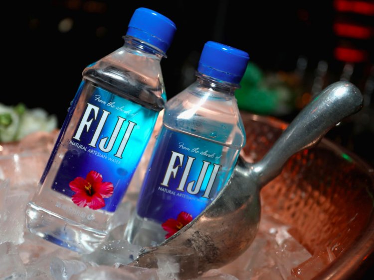 Το εμφιαλωμένο νερό «Fiji» θα το βρεις στο Local’s