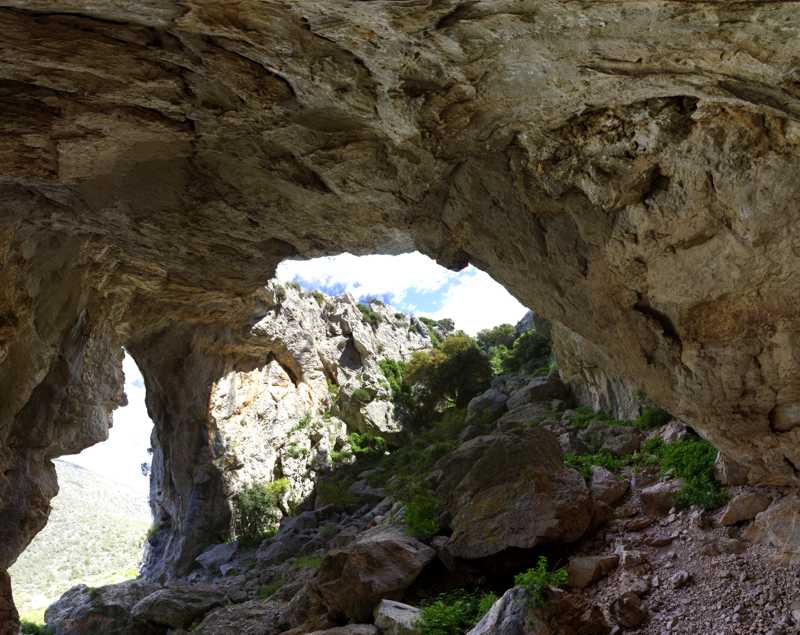 Η Ζωή είναι Ωραία: Πεζοπορία και Yoga στην Τρύπια Σπηλιά Υμηττού με ειδική τιμή για τους Αλιμιώτες