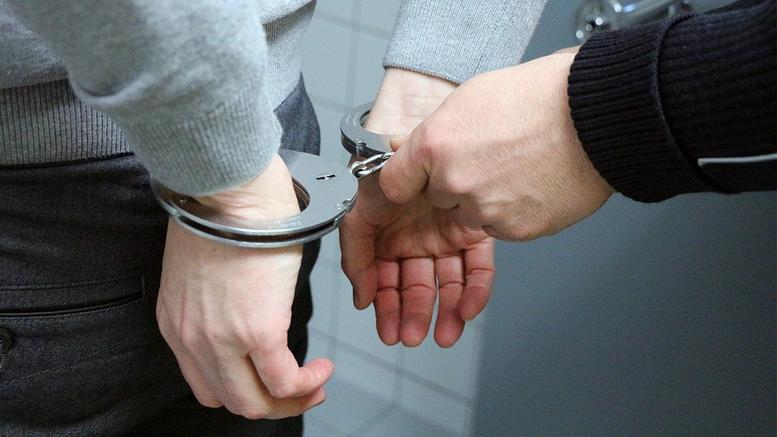 Αργυρούπολη: Συνελήφθησαν επ αυτοφώρω δύο ανήλικοι, οι οποίοι είχαν διαρρήξει τουλάχιστον πέντε καταστήματα και εταιρείες