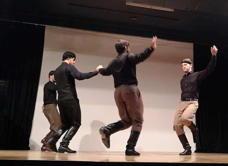 O Χ.Λ.Ο «ΣΤΗΣΙΧΟΡΟΣ» πλαισίωσε χορευτικά τη γιορτή του 4ου ΓΕΛ Αλίμου