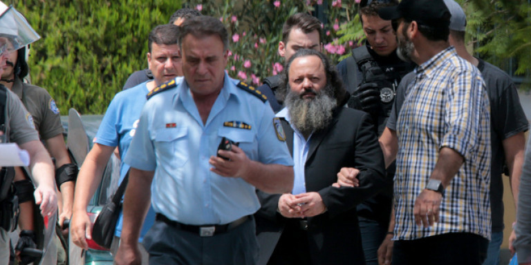 Ξεκινά η δίκη του Αρτέμη Σώρρα – Ο οποίος ήταν προφυλακιστέος μετά τη σύλληψή του στον Άλιμο