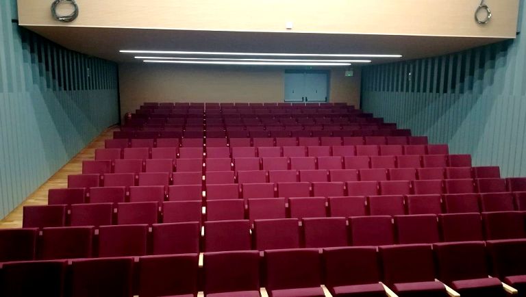 Η θεατρική ομάδα του Δήμου Αγίου Δημητρίου παρουσιάζει μία διασκευή του έργου «Όνειρο καλοκαιρινής νύχτας»