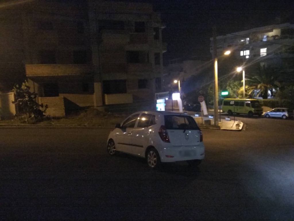 Μαρίνου Αντύπα και Ηγησιπύλης: Παρκαρισμένο στη μέση του δρόμου