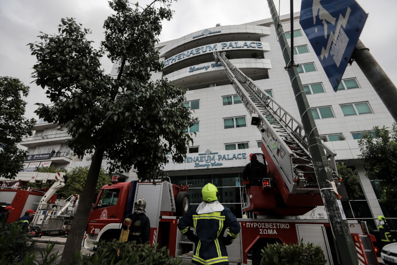 Φωτιά σε ξενοδοχείο στη Συγγρού -Απεγκλωβίστηκαν 5 άτομα