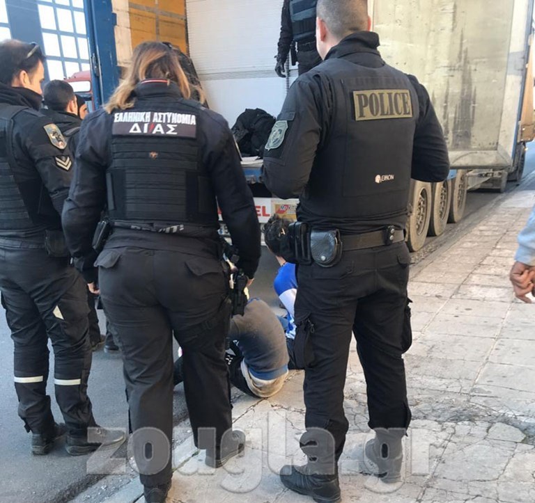 Συνελήφθη διακινητής μεταναστών στον Άλιμο