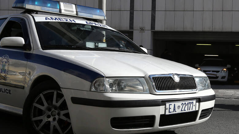 Μπαράζ διαρρήξεων σε ναυτιλιακές εταιρείες στη Βούλα