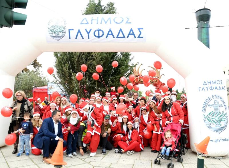 Το Σάββατο η Γλυφάδα γέμισε Άη-Βασίληδες