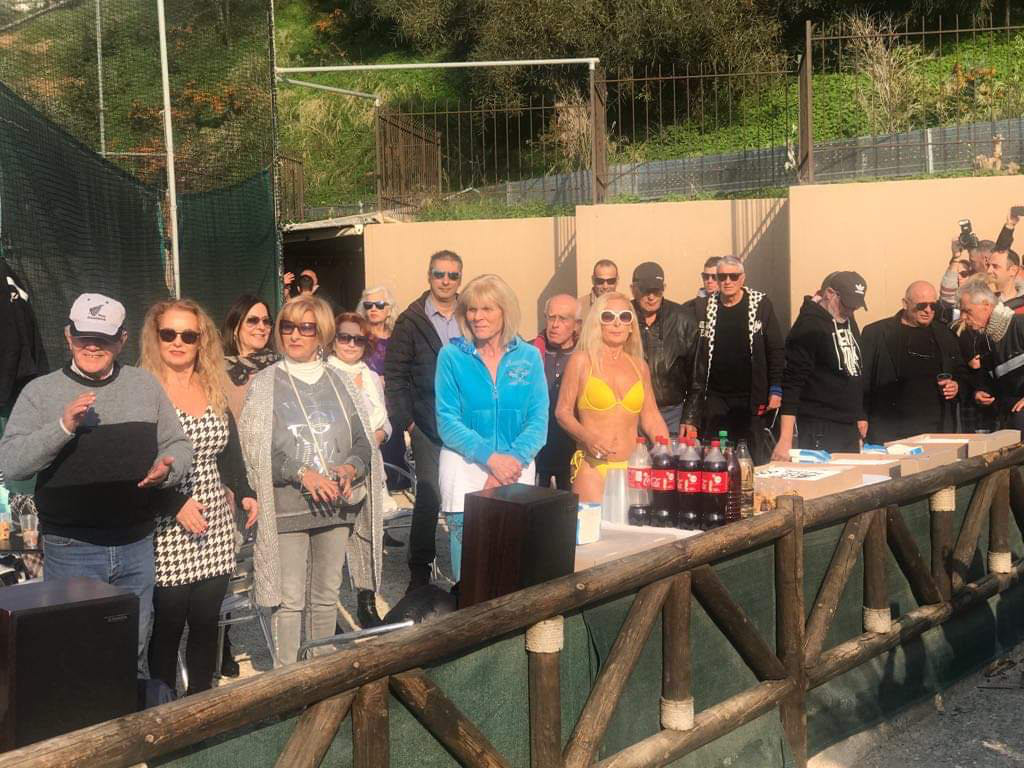 Την πρωτοχρονιάτικη πίτα έκοψαν οι χειμερινοί κολυμβητές του Αλίμου