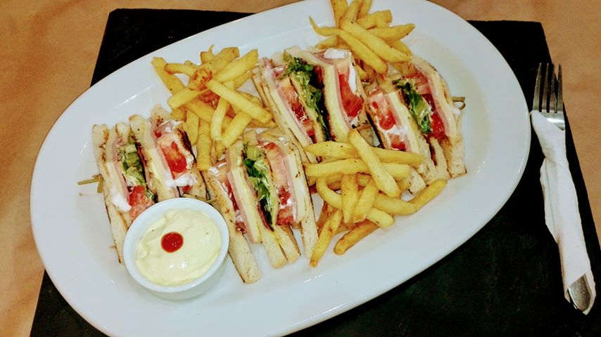 Αυτή η προσφορά του Piri Piri για 2 Γίγα Club Sandwiches είναι ό,τι πρέπει για τα βράδια με την παρέα