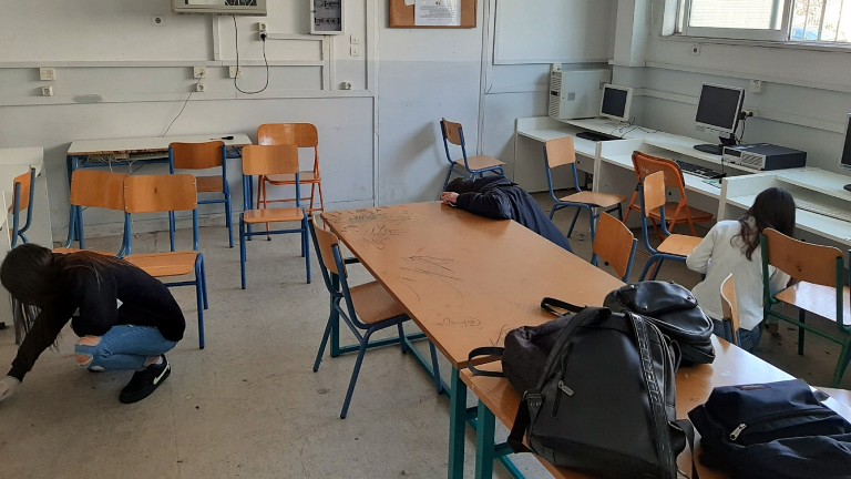 Οι μαθητές του ΕΠΑΛ Αλίμου καθάρισαν την τάξη τους