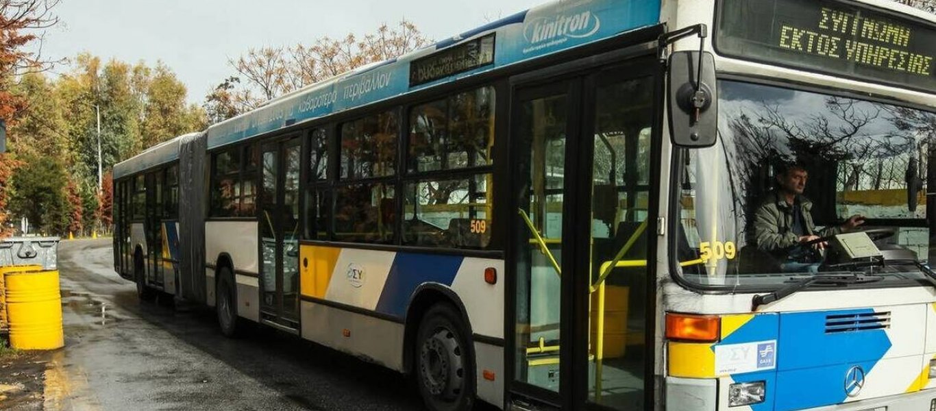 Γλυφάδα: Λεωφορείο έπεσε πάνω σε στάση που περίμεναν δεκάδες επιβάτες