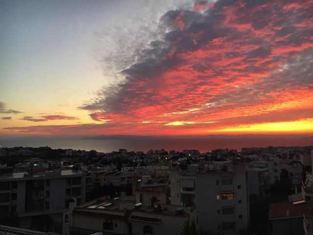 Ένα «φλογερό» ηλιοβασίλεμα απολαύσαμε σήμερα
