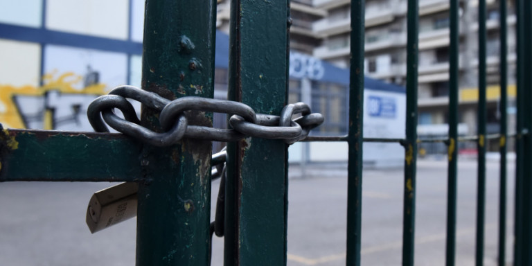 Κλειστά δύο σχολεία στη Γλυφάδα λόγω Κορωνοιού – Η ανάρτηση του Δημάρχου Γιώργου Παπανικολάου