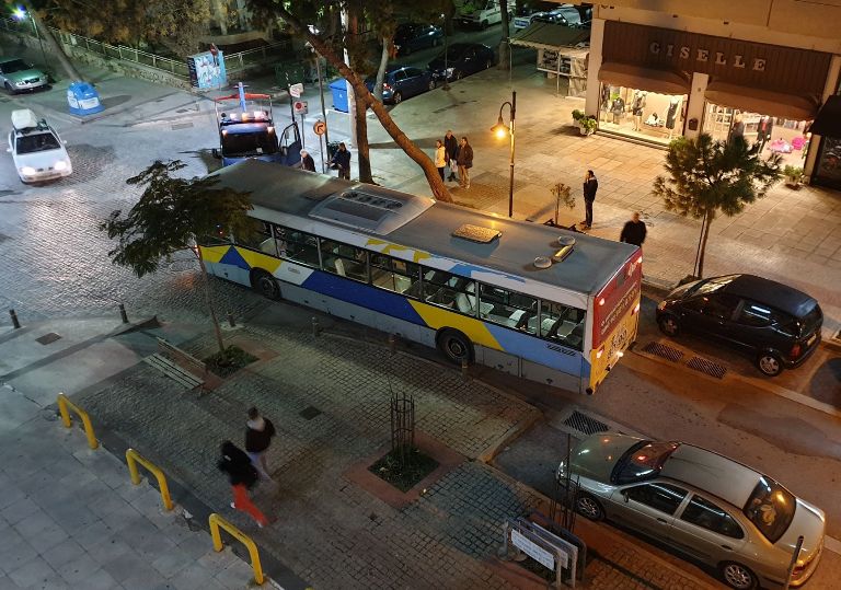 Το μόνιμο πρόβλημα με τα παρκαρισμένα αυτοκίνητα