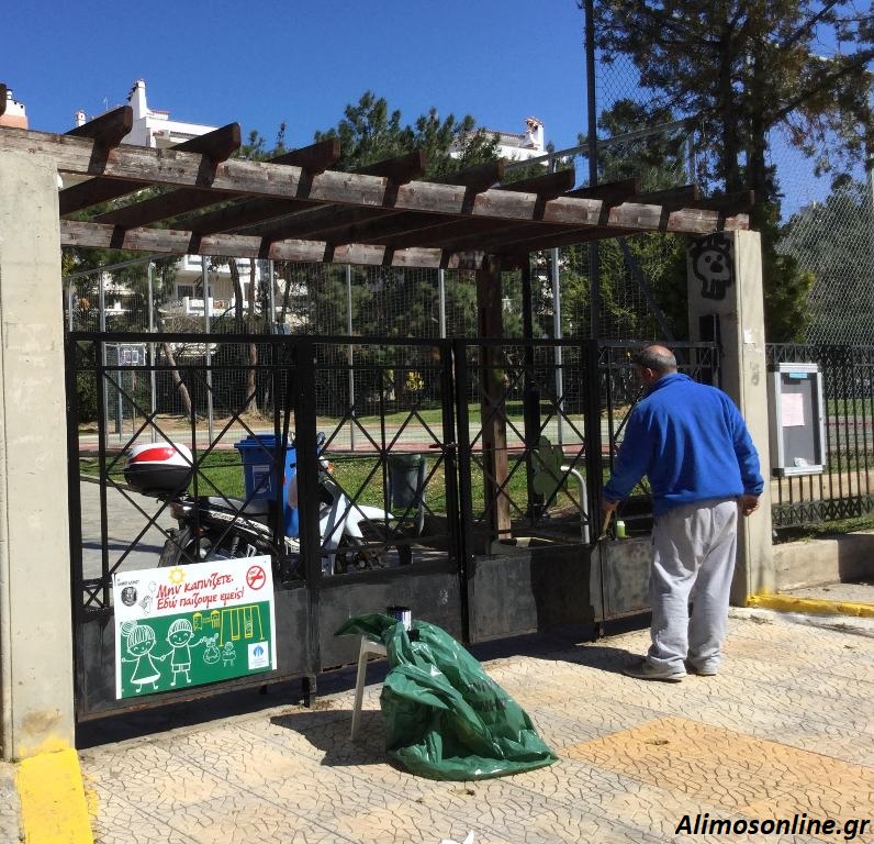 Βάψιμο κιγκλιδώματος της παιδικής χαράς της οδού Κεφαλληνίας