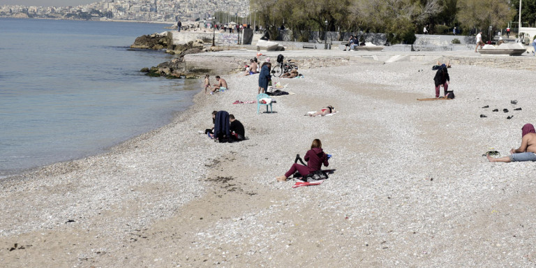 Κλείνουν από αύριο όλες οι οργανωμένες παραλίες
