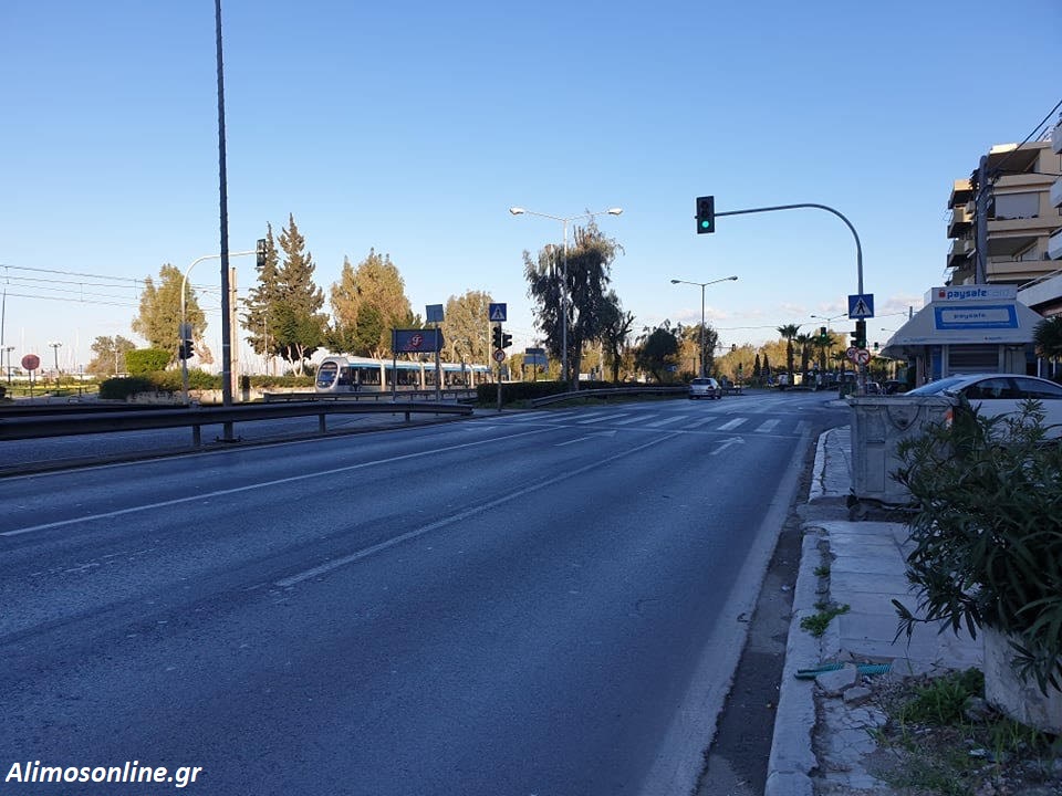Έρημη η λεωφόρος Ποσειδώνος σε ώρα αιχμής
