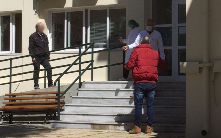 Στον προαύλιο χώρο του ΙΚΑ Αλίμου οι συνταγογραφήσεις