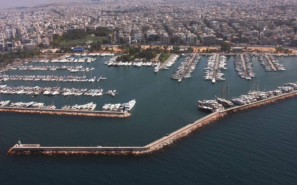 Σε καραντίνα σκάφος στη Μαρίνα Αλίμου