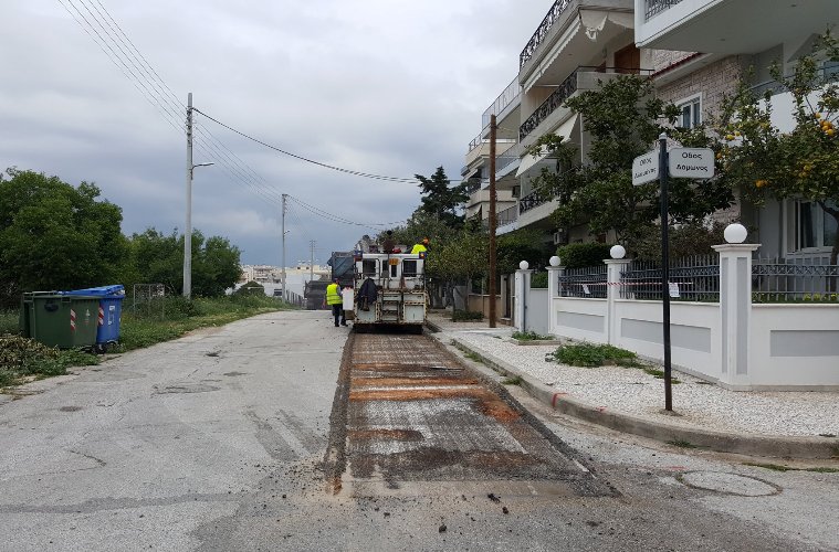 Ξεκίνησε η ασφαλτόστρωση της οδού Αλαμάνας – Έρχονται ακόμη 27 δρόμοι