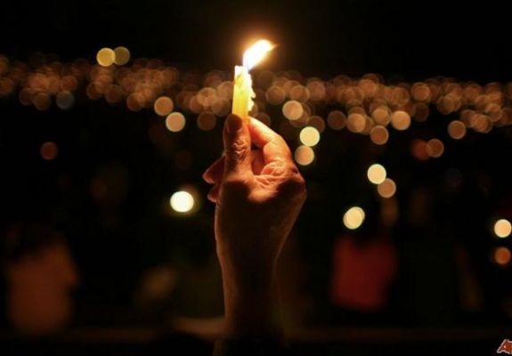 O Ανδρέας Κονδύλης μάς καλεί το βράδυ της Ανάστασης να βγούμε όλοι στα μπαλκόνια μας με ένα κεράκι