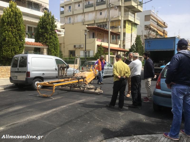 Εργασίες ομαλοποίησης του νέου ασφαλτοτάπητα - Κλειστό τμήμα της Λ.Ιωνίας
