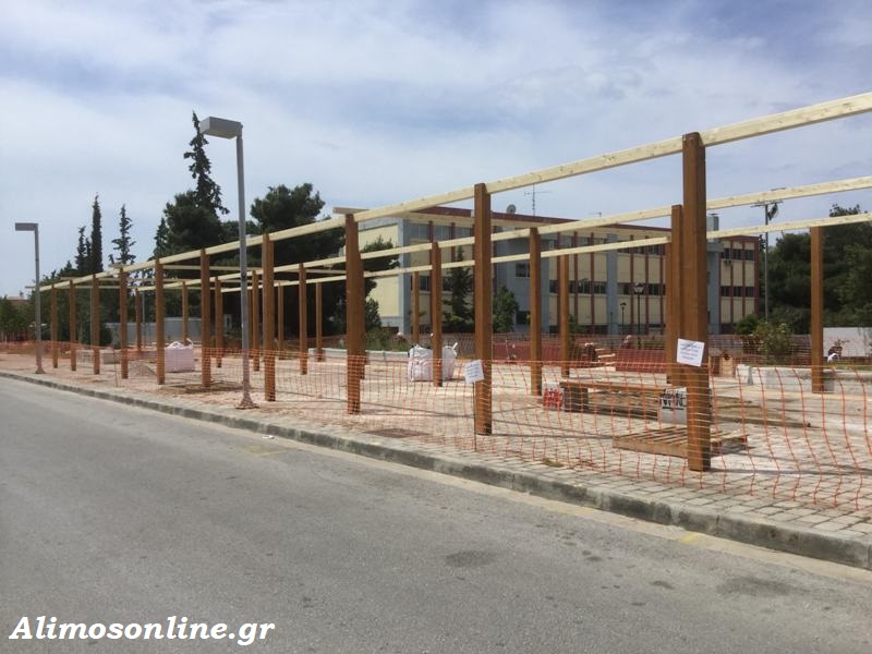 Ξεκίνησε η κατά τόπους τοποθέτηση πέργκολας στην οδό Ελ. Βενιζέλου