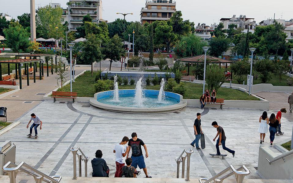 Ανοιχτό το ενδεχόμενο να κλείσει η πλατεία Νέας Σμύρνης αν οι πολίτες δε τηρήσουν τα μέτρα