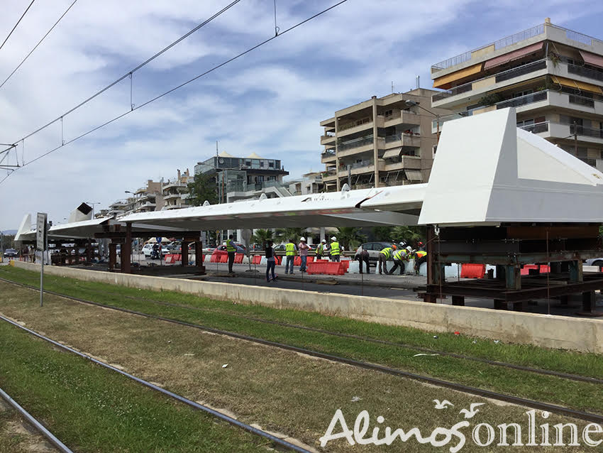 Έφεραν σήμερα τα τμήματα του μεταλλικού φορέα της πεζογέφυρας