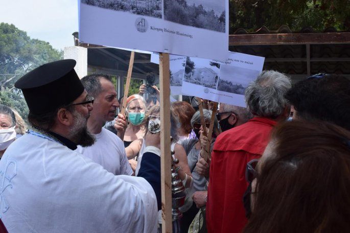 Ηλιούπολη: Περίπου 150 άτομα κλείστηκαν σε εκκλησία και αρνούνταν να βγουν