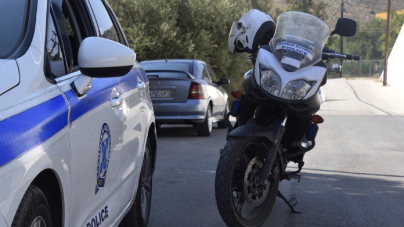 Άγριες συμπλοκές σε Βάρκιζα, Αργυρούπολη - Πέταξαν πέτρες σε λεωφορείο και αστυνομικούς