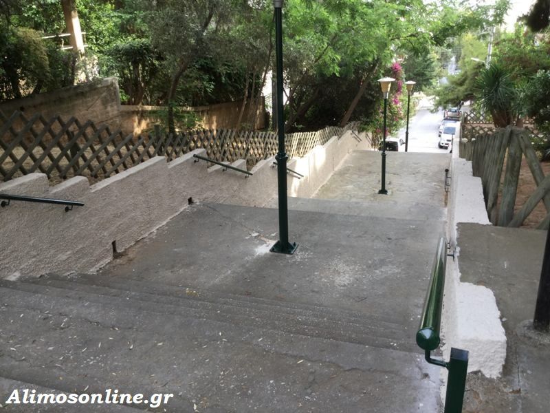 Χρωματισμός και επιτοίχια στηρίγματα κουπαστής στις οδούς Σόλωνος και Καλλέργη