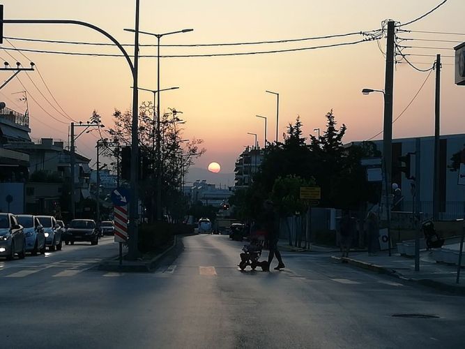 Το χθεσινό ηλιοβασίλεμα από τη Λ.Θεομήτορος