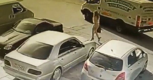 Επίθεση με βιτριόλι στην Καλλιθέα: Οι αρχές δηλώνουν πως δε θα είναι δύσκολο να εντοπιστεί η μαυροφορεμένη γυναίκα