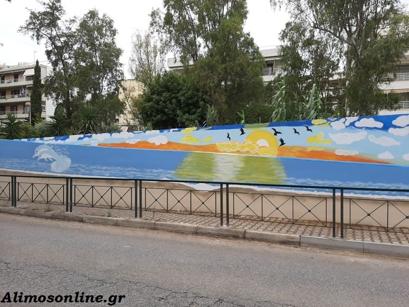 Δελφίνια και ηλιοβασίλεματα «έφεραν» το καλοκαίρι στο γεφυράκι της οδού Αγίου Δημητρίου